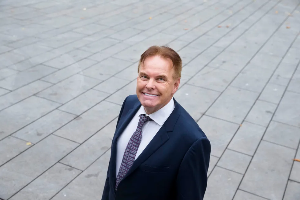 Investor Rikard Storvestre forteller at han misliker formuesskatten, men betaler all annen skatt med glede. Derfor bytter han ut sin nåværende skattekommune Sortland med nabokommunen Bø.