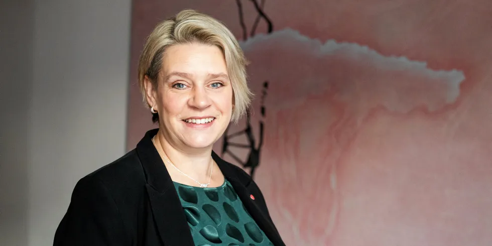 Olje- og energiminister Marte Mjøs Persen avviser hun at hun har lite erfaring med energisektoren. – Jeg har masse erfaring fra før. Jeg er her fordi jeg er en dyktig politiker, sier hun.