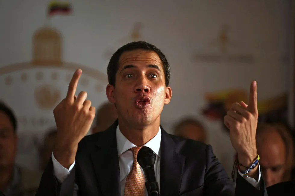 Venezuelas opposisjonsleder Juan Guaidó varsler nye protester.