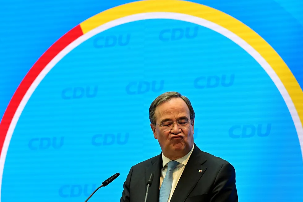 Armin Laschet er den kjedelige favoritten til å ta over etter Angela Merkel.