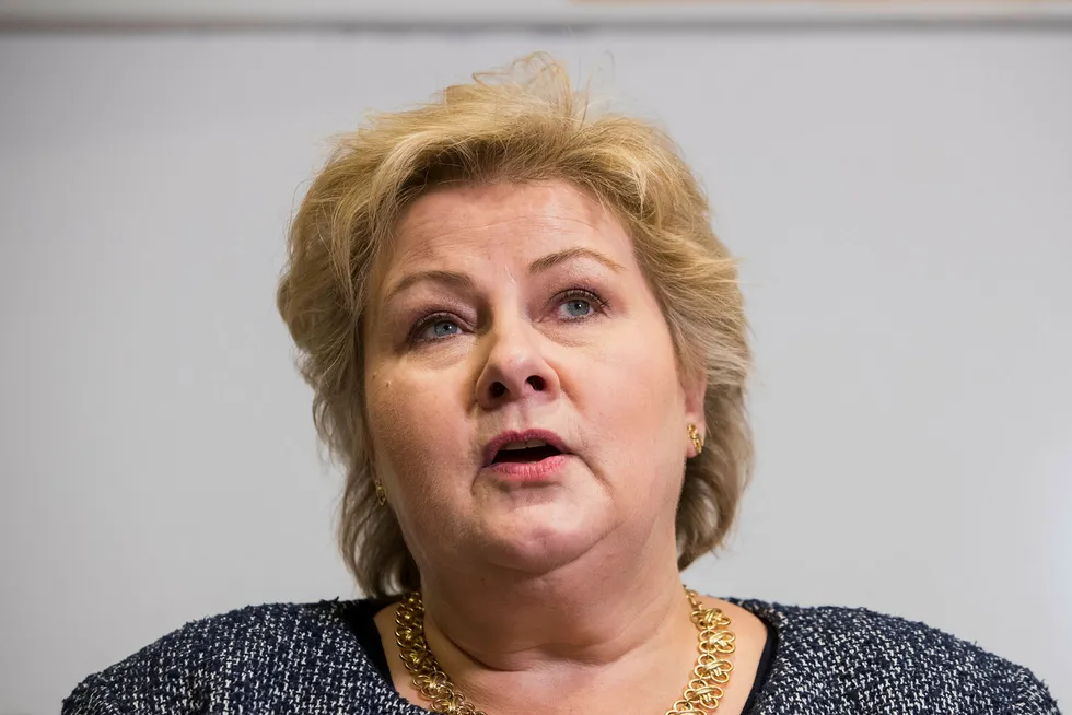 Statsminister og leder i Høyre Erna Solberg sørger over bortgangen til tidligere statsminister Odvar Nordli. Foto: Håkon Mosvold Larsen / NTB scanpix