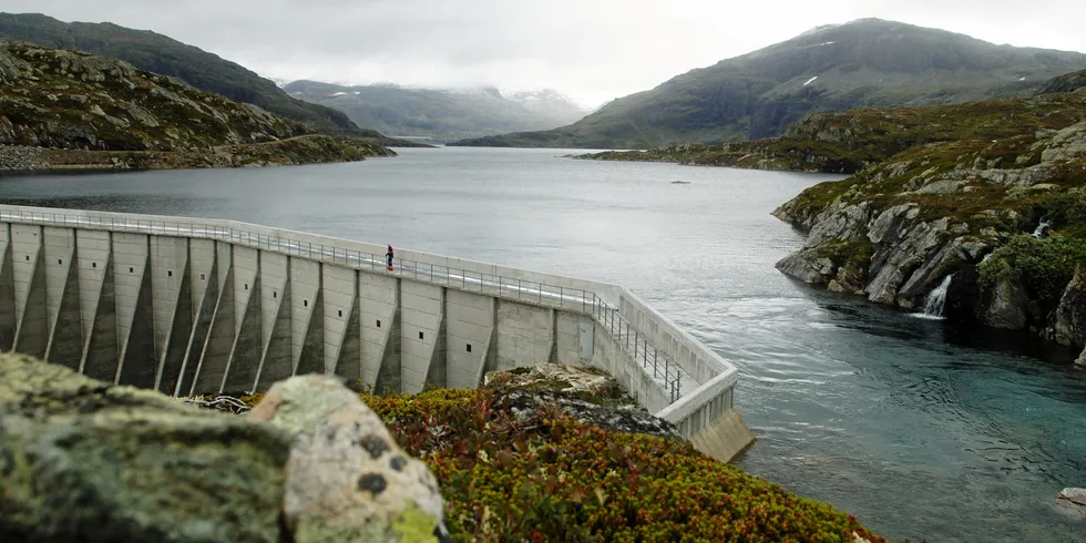 Røldal/Suldal er blant kraftverkene Hydro Energi eier. Kraften brukes til aluminiumsproduksjon på Karmøy.