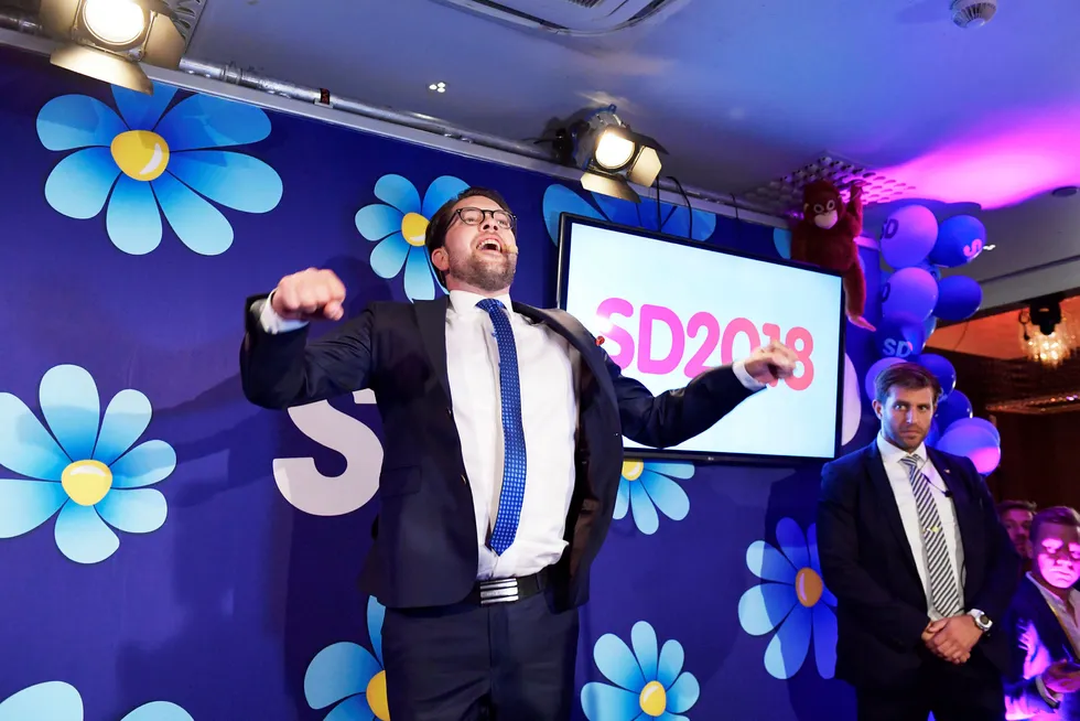 Sverigedemokraternas partileder Jimmie Åkesson (SD) fikk en tøff start forrige gang han var på Skavlan. Nå er han tilbake.