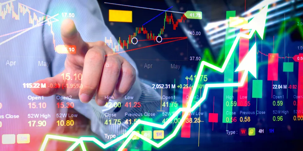 Prisområde-kontrakter på Nasdaq viser at aktørene forventer at strømprisene i Sør-Norge vil ligge høyere enn innslagspunktet i den eksisterende strømstøtteordningen i hele 2022.
