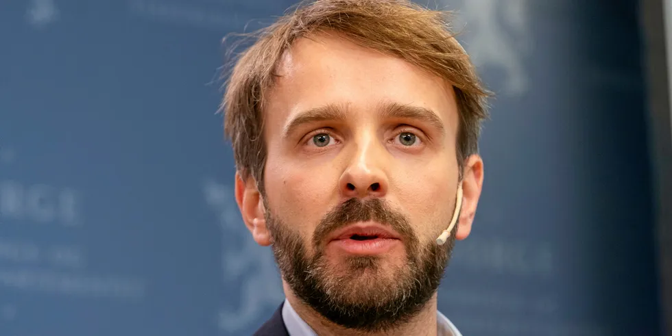 Næringsminister Jan Christian Vestre (Ap) har vært i Paris for å signere en samarbeidsavtale med franske myndigheter om grønn omstilling.