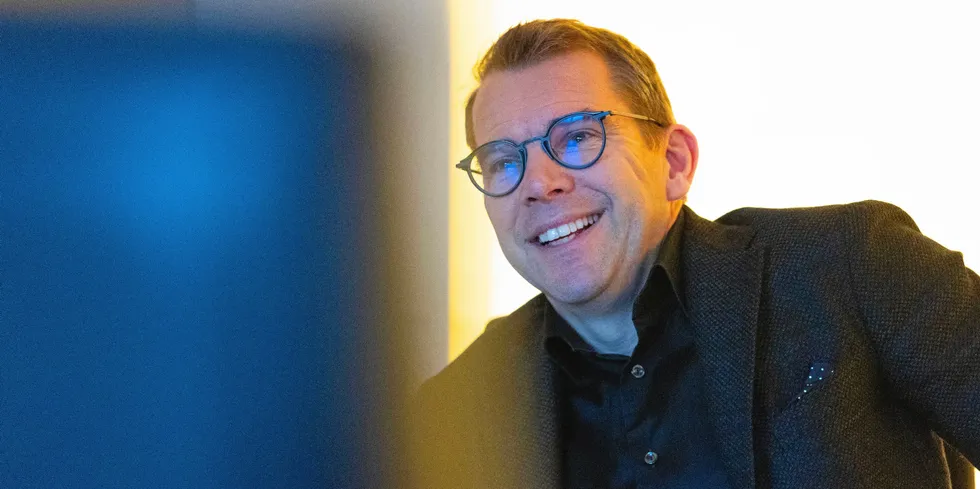 Steffen Syvertsen, konsernsjef i Å Energi kan glede seg over regnskapsteknisk enormt overskudd i første halvår. Fornybarselskapet betaler mer i skatt enn Equinor.