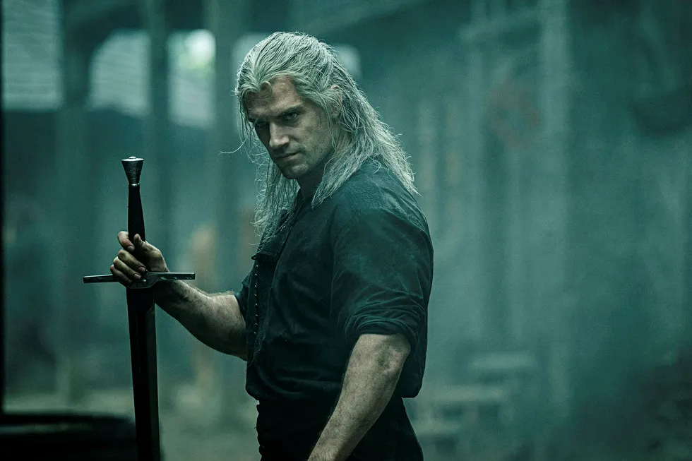 Henry Cavill i rollen som Geralt of Rivia i Netflix-serien «Witcher». Tv-serien er basert på spillene med samme navn, som igjen er basert på en serie fantasy-fortellinger.