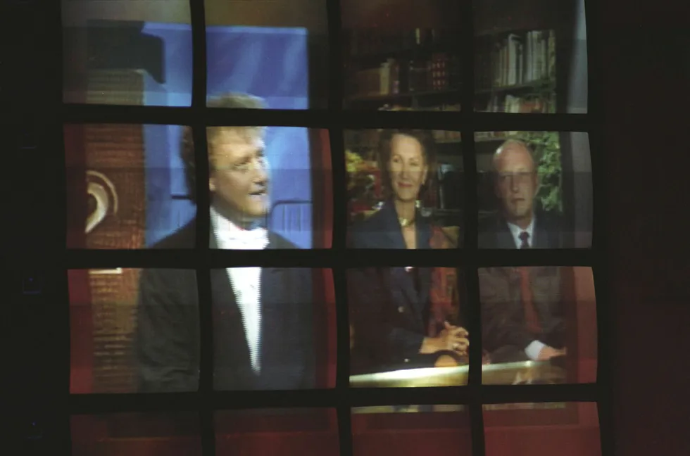 Med Dan Børge Akerø som programleder, var Kong Harald og dronning Sonja med på markeringen av åpningen av TV 2 i 1992. Er det skjedd noen endringer i medievirkeligheten siden den gang, mon tro? Foto: Lise Åserud/NTB Scanpix