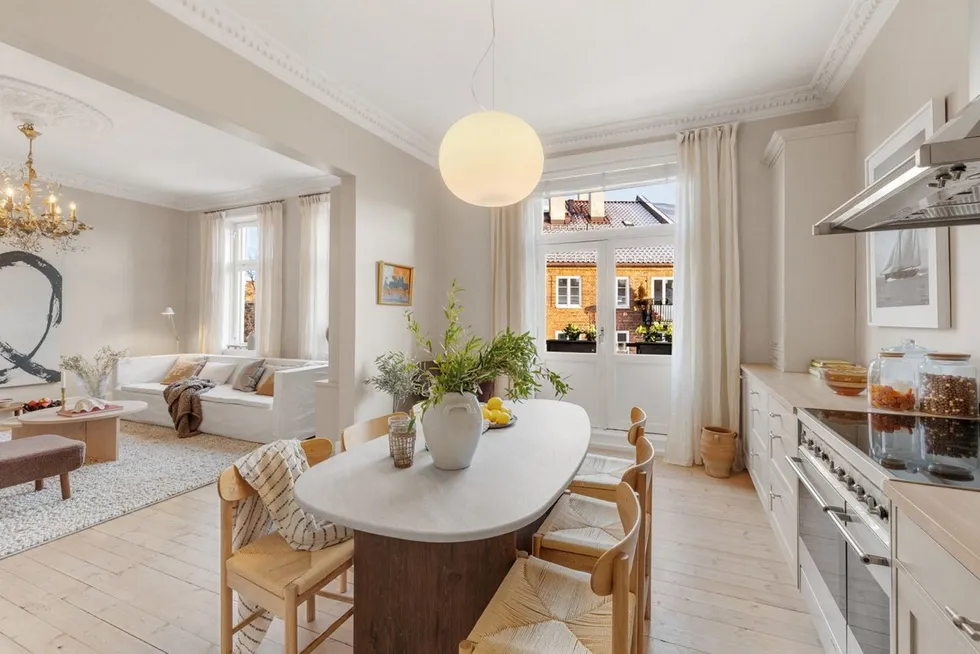 Leiligheten på Adamstuen i Oslo gikk nesten tre millioner over prisantydning.