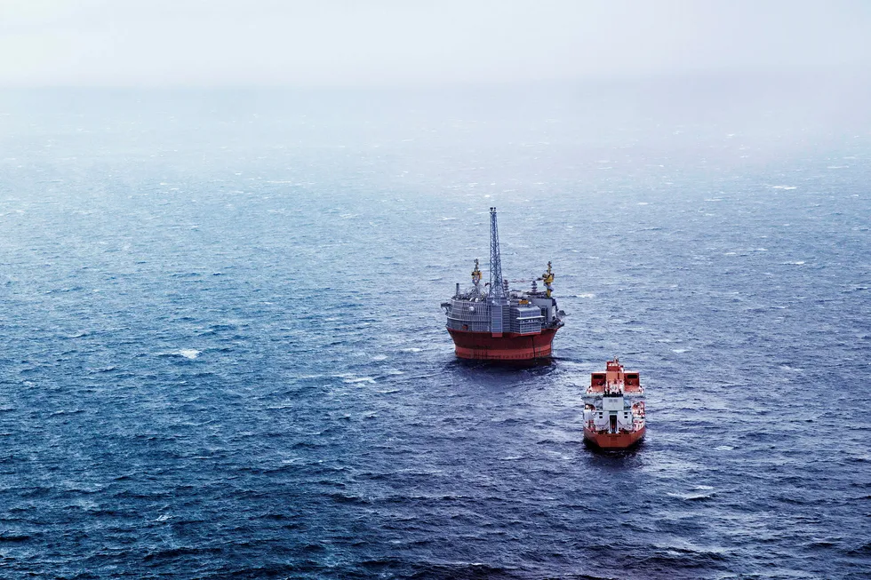 Boreriggen Goliat har ifølge Petroleumstilsynet vært drevet i strid med regelverket. Oljeproduksjonen er stengt inntil selskapet får kontroll med tennkilder som kan forårsake eksplosjon. Foto: Aleksander Nordahl