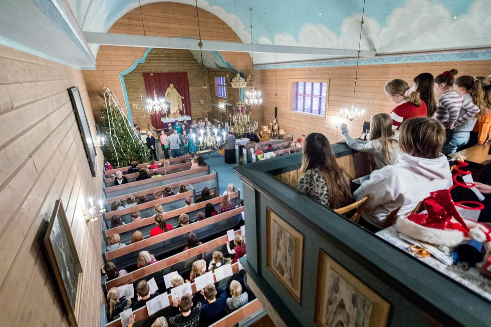 Det er et paradoks at kirkens rolle i sivilsamfunnet er langt mer synlig i land som Polen og USA, som ikke har noen statsfinansiert semioffisiell kirke. Bildet er fra en skolegudstjeneste i Leinstrand kirke i desember 2018.