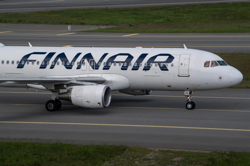 Om lag 100 flyvninger blir kansellert det neste døgnet.