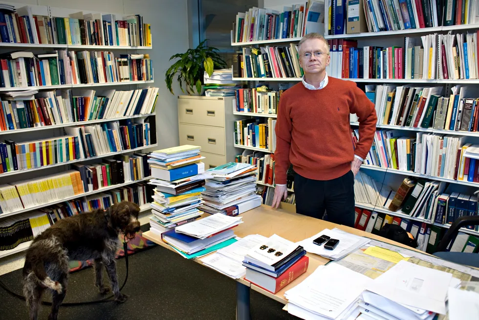 Jusprofessor Tore Bråthen, Handelshøyskolen BI, ledet utvalget som fremla sine forslag til regelendringer for sparebankene før jul.