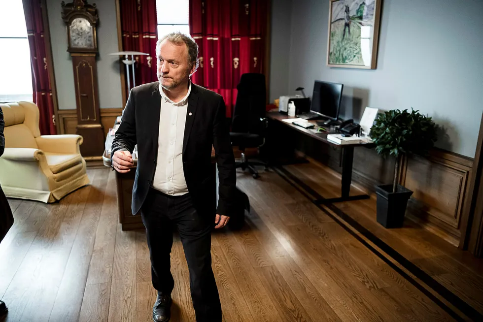 Byrådsleder Raymond Johansen (Ap) ber bystyret i Oslo kjøpe fem av leiegårdene Ivar Tollefsens Fredensborg har unnlatt å melde til kommunalt forkjøp.