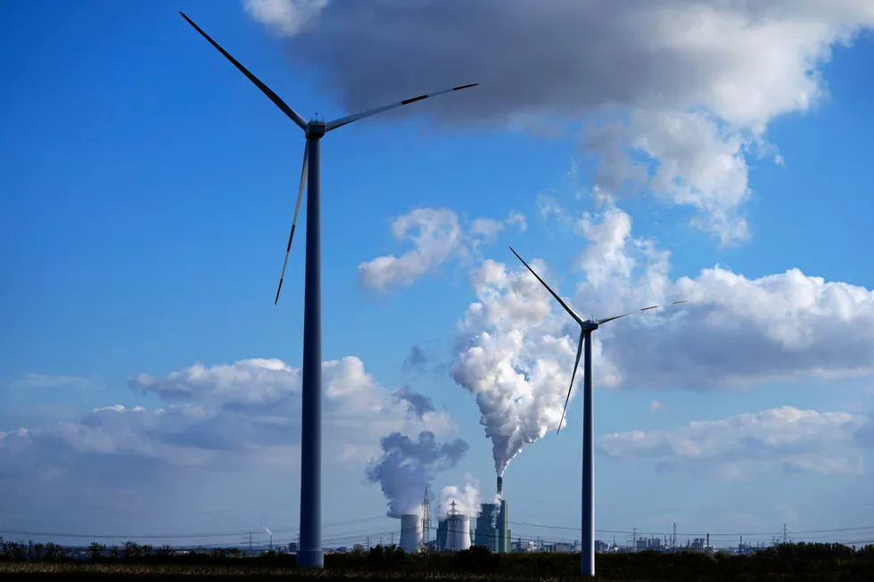 Tyskland har måttet fyre opp kullkraftverk for å ha kraft på vindstille dager. Det fører til både CO2-utslipp og prissmitte til Norden.
