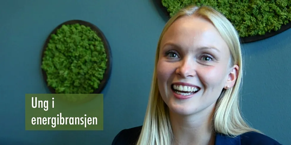 Mona Igland i Agder Energi fikk tilbud om jobb etter å ha vært ett år som trainee i konsernet.