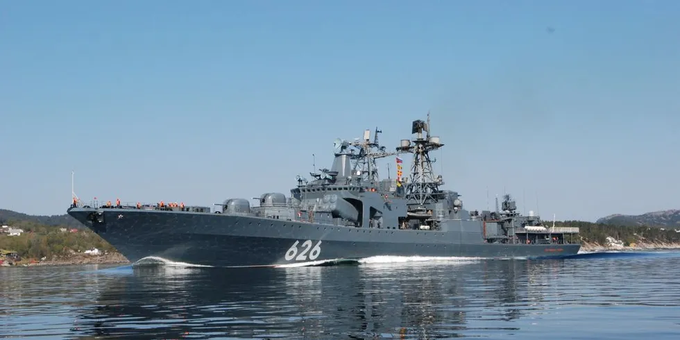 Russiske sivile sjøkapteiner fikk i fjor ordre fra russiske myndigheter om å skaffe seg farledsbevis for norskekysten, slik at slik at de kan være kjentmenn på marinefartøy som «Vice-Admiral Kulakov». Arkivfoto: Ole Erik Klokeide