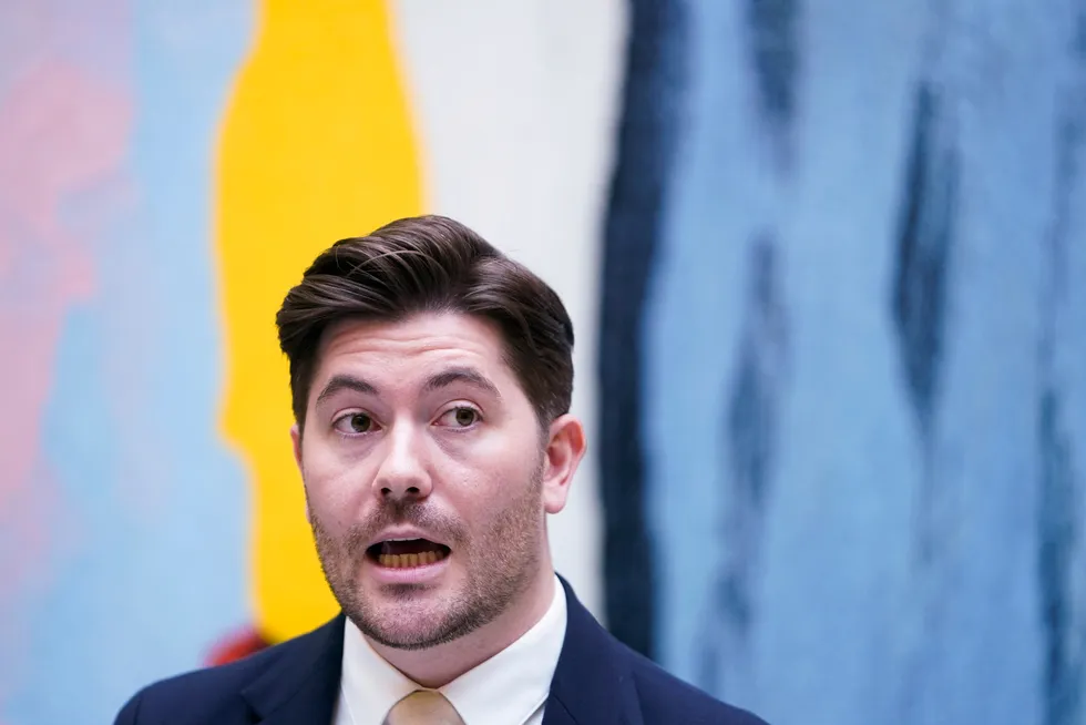 Grunde Almeland (V) har vært saksordfører for habilitssakene i kontroll- og konstitusjonskomiteen.