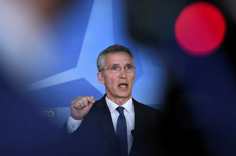 Natos generalsekretær Jens Stoltenberg mener bombeangrepene mot Syria reduserer Assad-regimets muligheter til nye kjemiske gassangrep. Foto: EMMANUEL DUNAND/AFP/NTB Scanpix