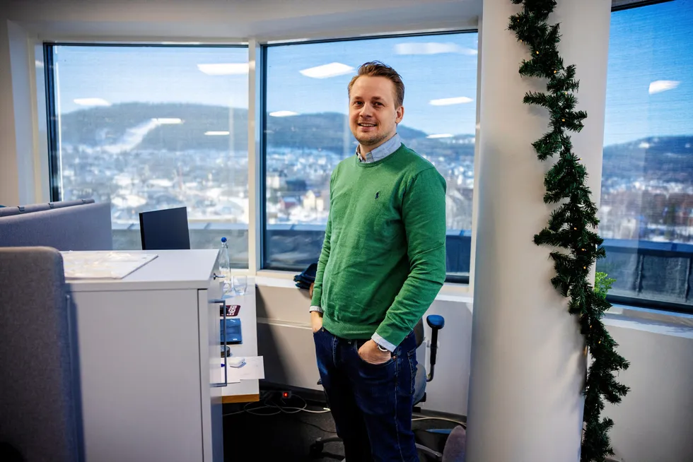 Administrerende direktør i Vibb AS, Erik Berg Solheim, informerer om at endringen skyldes et ønske om å sikre like vilkår for alle selskapets kunder.