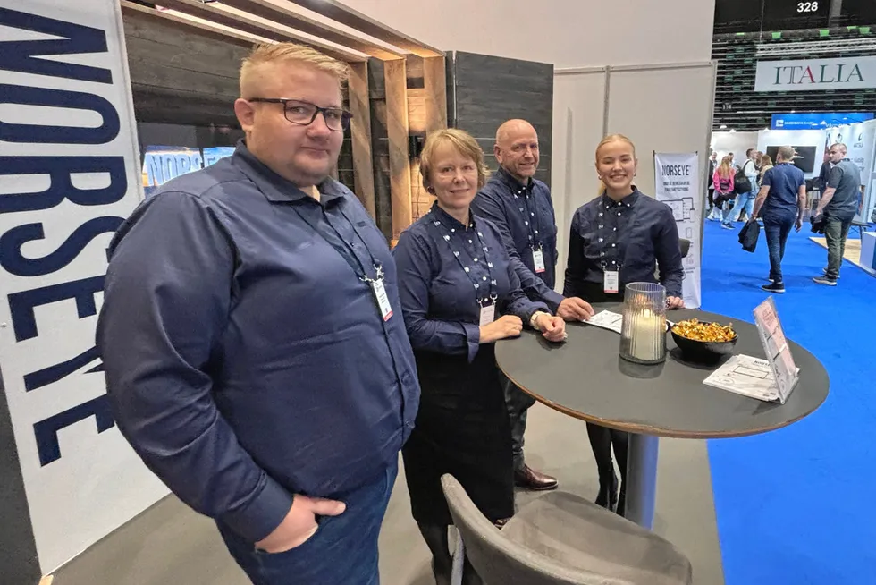 Norseye-firkløveret som nå ønsker å gå internasjonalt med sin rednings-app fra sin base i Kristiansund. Fra venstre: Sebastian Hopshaug (marine advisor), Sidsel Sæterøy (daglig leder), Terje Rødahl (operations manager) og Ingvild Sæterøy (project manager).