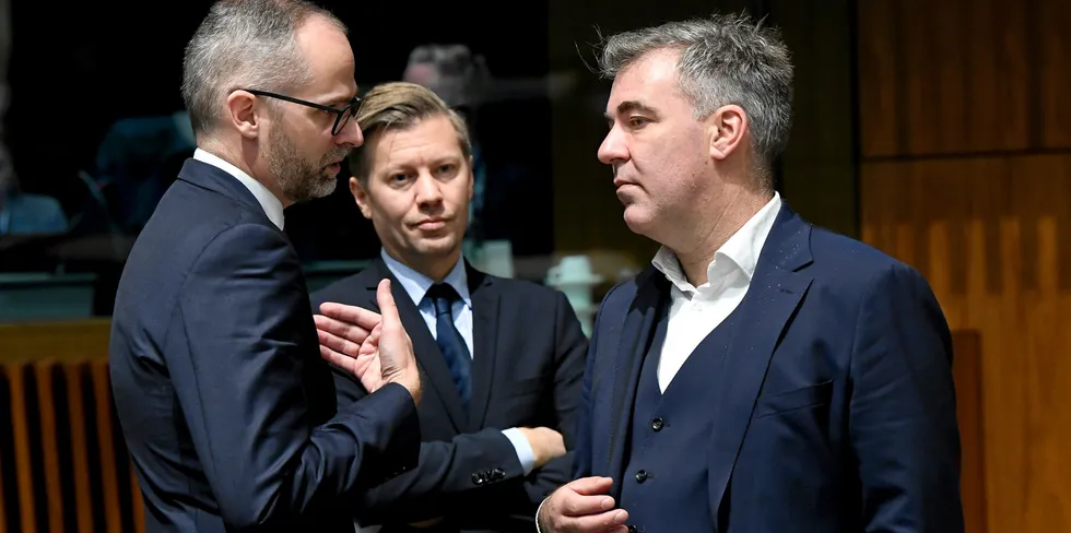 Danish climate and energy minister Lars Aagaard (r).