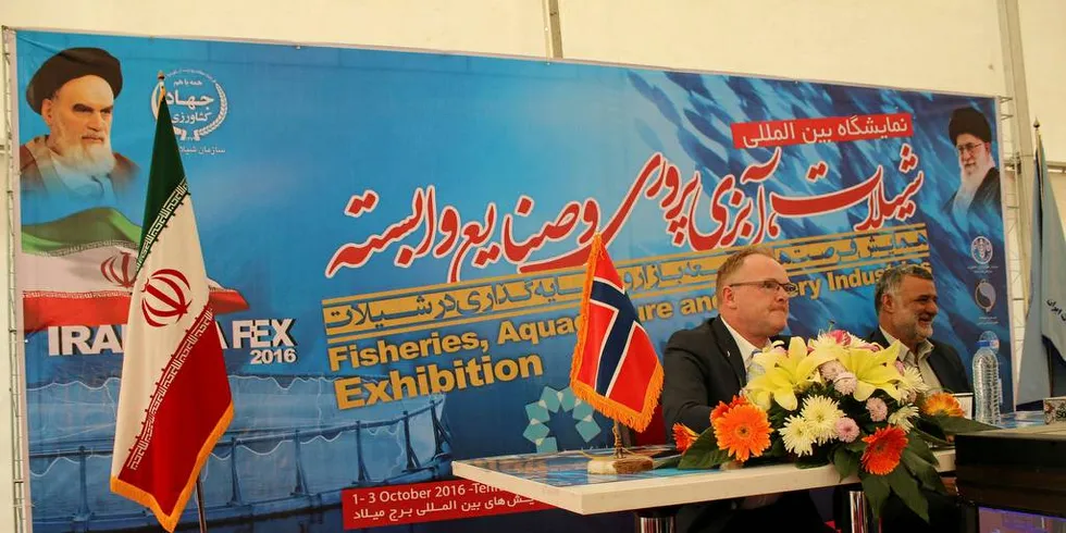 FULL STOPP: Fiskeriminister Per Sandberg besøkte Iran høsten 2016. Nå skrinlegger Norges sjømatråd det videre arbeidet i landet.Foto: Jørn Mikael Hagen