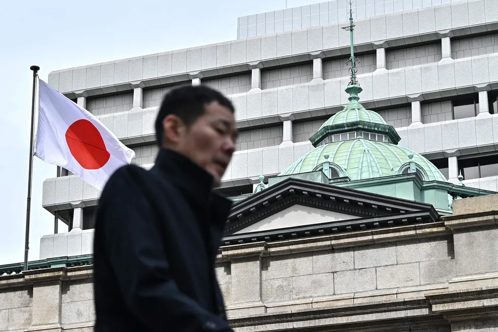 Bank of Japan (BoJ) satte opp renten til 0,1 prosent tirsdag morgen.