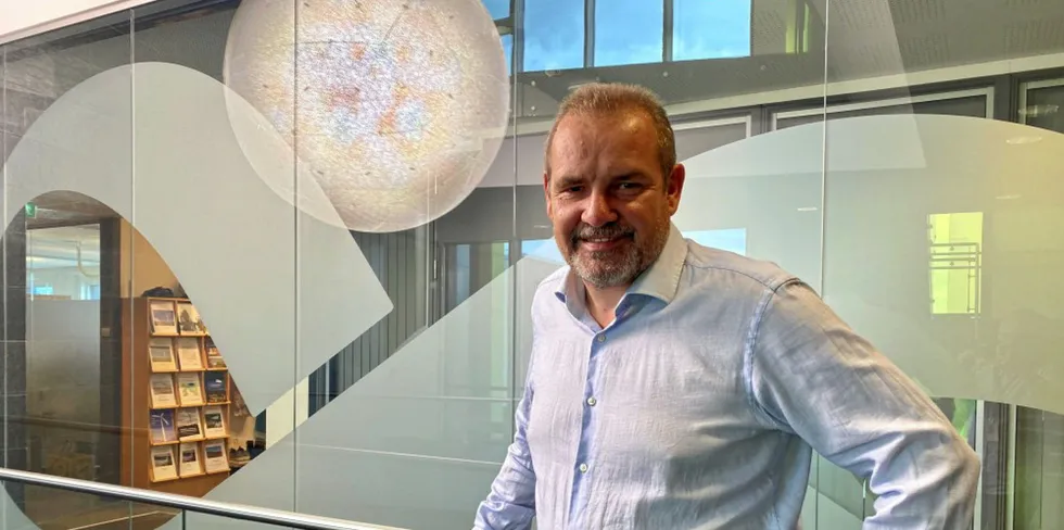 . Konsernsjef Ståle Gjerdsvold i Trønderenergi skal inn i dagligvarebransjen. Ikke for å selge melk og brød, men for å drive med energistyring, energiovervåking og finansiering av kjøle- og frysedisker.