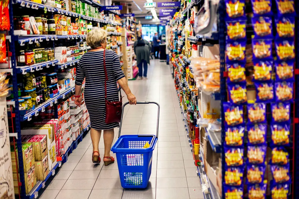 Prisforskjellene mellom Norge og nabolandene er ikke stor bare på kjøtt, melk og ost, men også på bearbeidede næringsmidler og merkevarer som kan importeres til lavere eller ingen tollsatser: 64 prosent høyere priser enn i Sverige, som utgjør 14 milliarder kroner årlig for norske forbrukere, skriver Ivar Gaasland i kronikken.