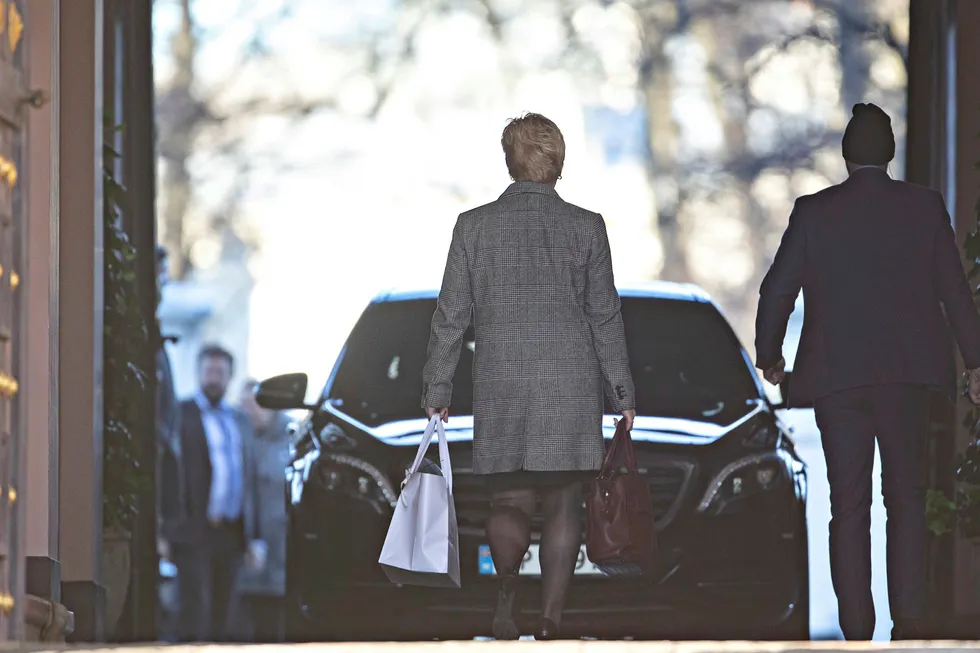 Frp-leder Siv Jensen fikk avskjed i nåde som finansminister hos kongen fredag. Noen antyder at hun bør gå av som partileder også.