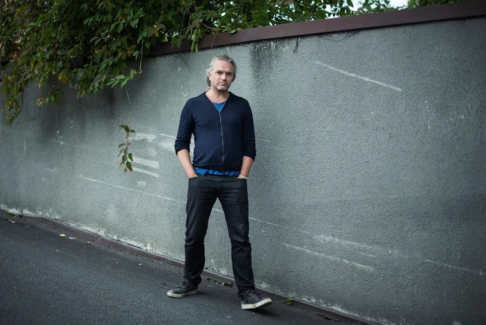 Advokat Fridtjof Piene Gundersen i Barneadvokatene vurderer søksmål mot staten, fordi dommeren ikke vil peke på et bevis som han skal ha skrevet.
