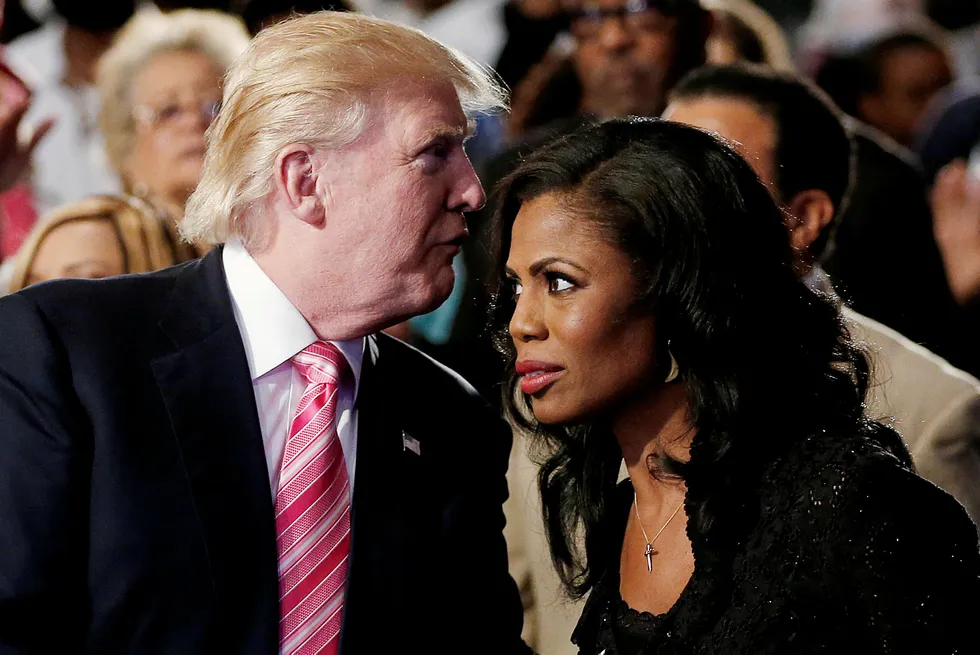 – Jeg beskyttet meg selv fordi dette er Det hvite hus hvor alle lyver, sier Omarosa Manigault-Newman, Donald Trumps tidligere politiske rådgiver. Tirsdag lanseres hennes nye bok der hun blant annet anklager president Trump for å ha rasistiske holdninger. Bildet er fra 2016.