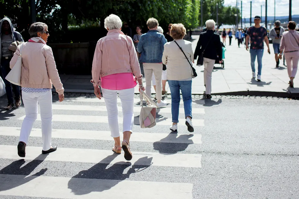 Ni av ti eldre fikk minst ett legemiddel på resept i fjor, og det er flere kvinner blant dem som får utskrevet mest. Foto: Javad Parsa