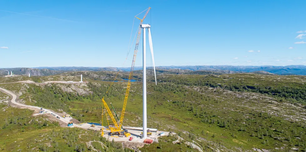 10 TWh ny vindkraft vil kreve planområder på 350 kvadratkilometer. De fysiske inngrepene, hvor veier utgjør størstedelen, vil utgjøre 12 kvadratkilometer.