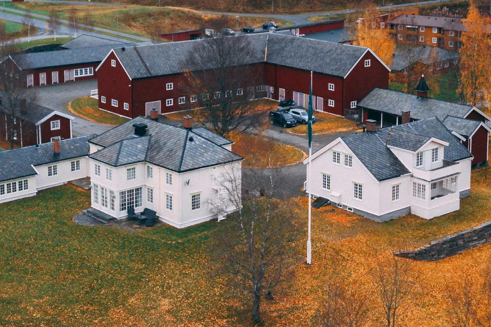 Meraker Brug ligger øst for Trondheim og eiendommen går helt inn til svenskegrensen. Eiendommens markedsverdi er etter det DN erfarer over 1,5 milliarder kroner.