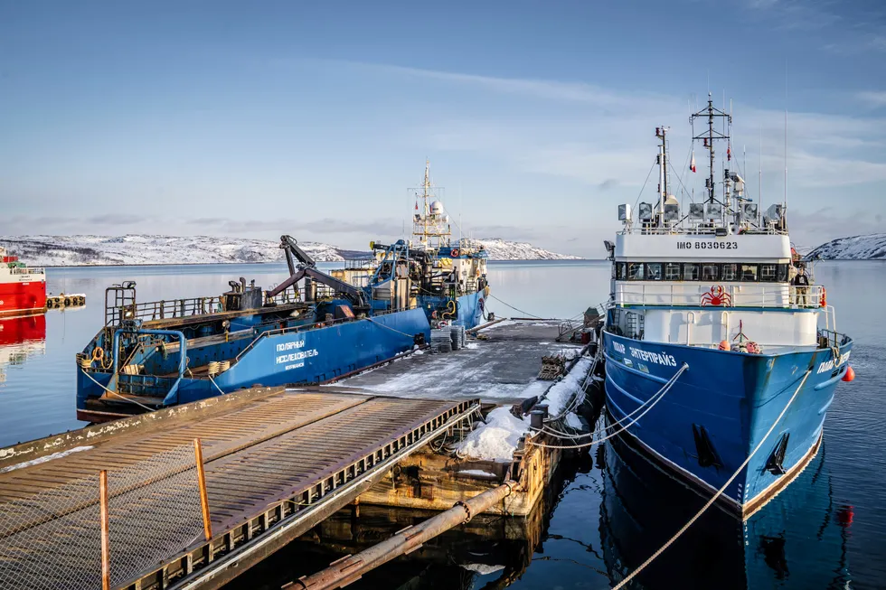 Russiske båter til kai ved HSS, Henriksen Shipping Service i Kirkenes (arkivfoto).