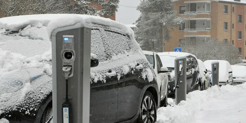Samlading: 250 borettslag i Oslo kan bruke frigjort effekt fra elkjel til å lade elbiler. Det vites ikke om borettslaget på bildet er aktuelt for løsningen.