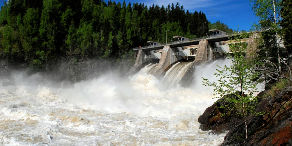 Flom ved Kykkelsrud vannkraftverk ved en tidligere anledning.