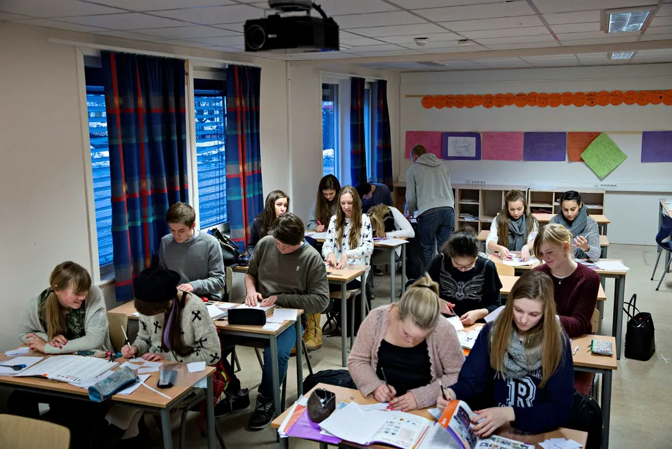 DN mener: Skolene bør selv få bestemme over elevers mobilbruk (og gå inn for forbud)