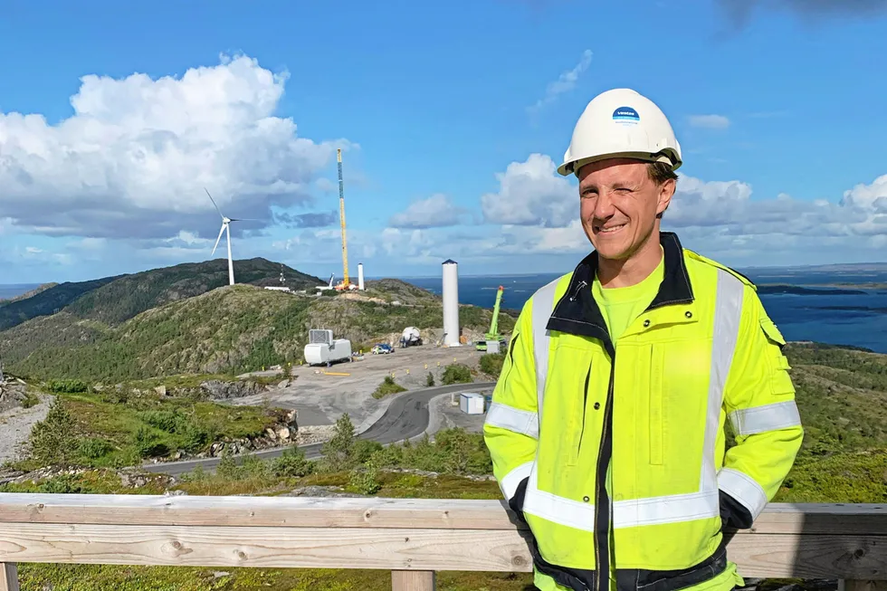 Mats Jønland ble forført av kraftbransjen gjennom oppstartsprogrammet til daværende Trønderenergi. Her fra konstruksjonen av Roan vindpark.