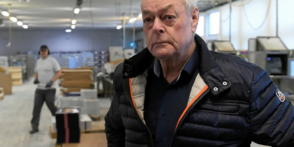 INGEN KJØPERE: Fjordlaks-eier Anders Pedersen sier at det er ingen som har vist interesse for å kjøpe fiskemottaket til Fjordlaks på Ingøya.