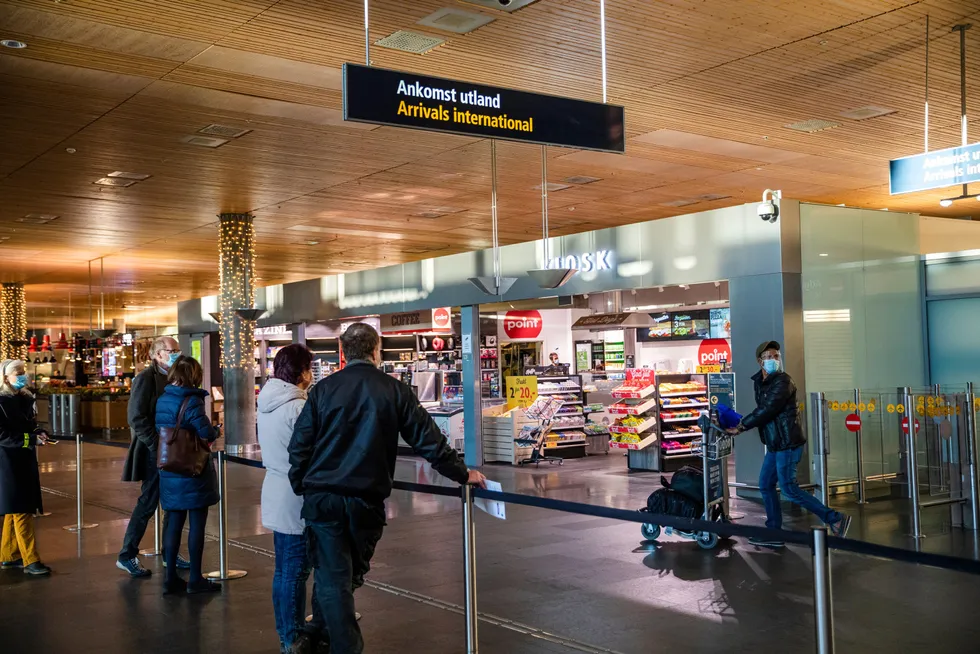 Innreisende til landet må følges opp bedre enn i dag – for å unngå importsmitte.