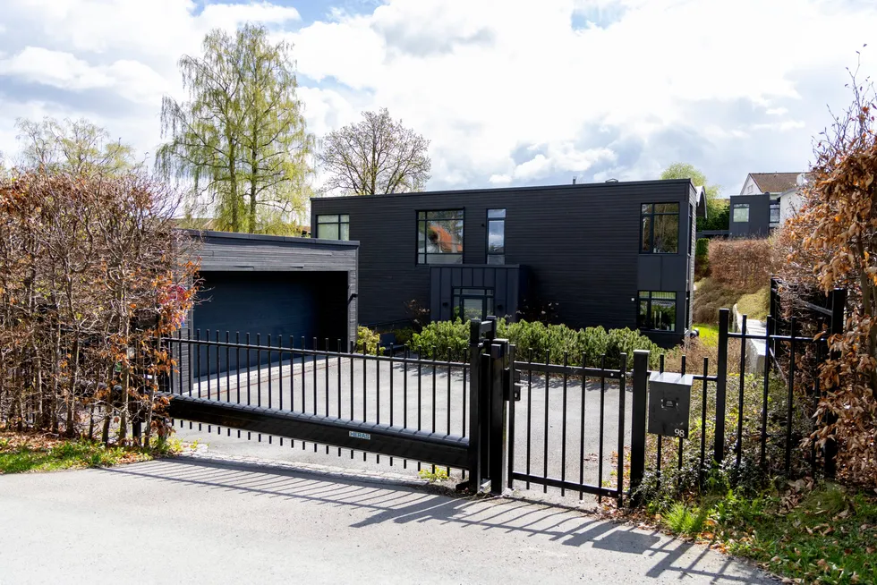 Ekteparet kjøpte Snarøya-huset for 28 millioner kroner. Nå krever de å få hevet kjøpet, og få tilbake alle pengene – og vel så det.