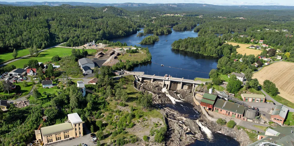 Strømprisene på Sørlandet – som i denne sammenheng omfatter gamle Vestfold, Telemark, Agder, Rogaland og sørlige del av Vestland fylke – blir igjen over 2 kr/kWh mandag, før nettleie og avgifter.