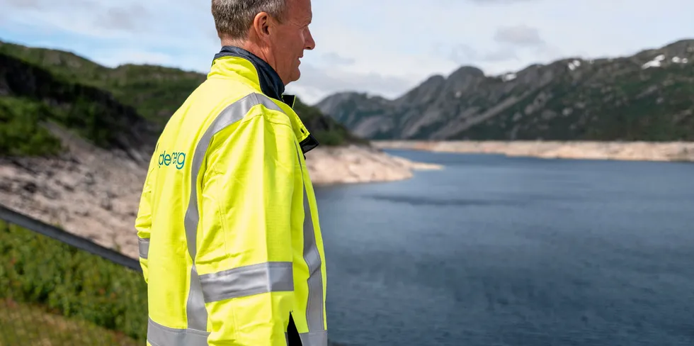 Bildene fra vannmagasinene på Sørlandet har preget mediene i sommer og høst. Men nå er faktisk fyllingsgraden nærmere normalen i Sør-Norge, enn den er bunnivået for de siste 20 årene. Det er første gang siden begynnelsen av juli i fjor, at vannreservene er tilnærmet normale.