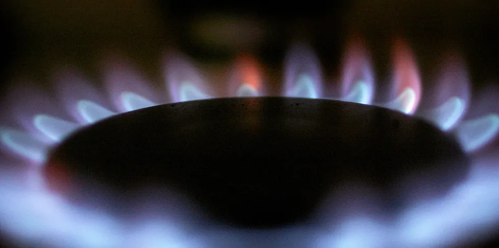Gassprisen leder an prisnedgangen denne uken. Mandag morgen er gassprisen ned 6 prosent. Dette drar med seg Nordiske og kontinentale terminpriser på strøm.