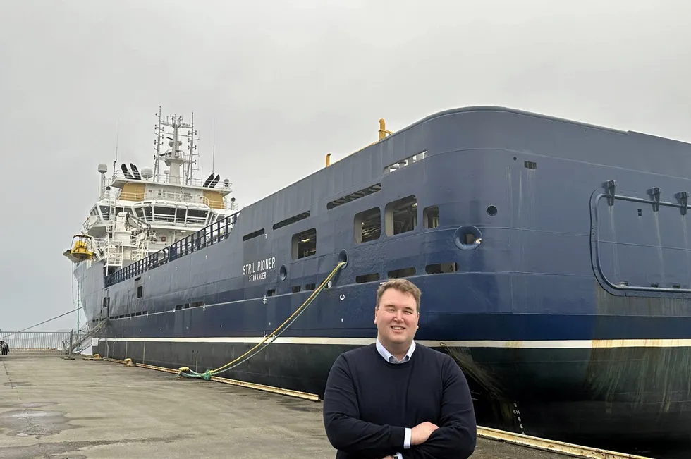 Operasjonsingeniør Magnus Møkster hos Simon Møkster Shipping. Han har større tro på karbonfangst på eksisterende LNG,- og diesel-fartøy, enn å bygge om til blant annet ammoniakk-løsninger. Første skip med karbonfangst kommer i 2026 fra Stavanger-rederiet.