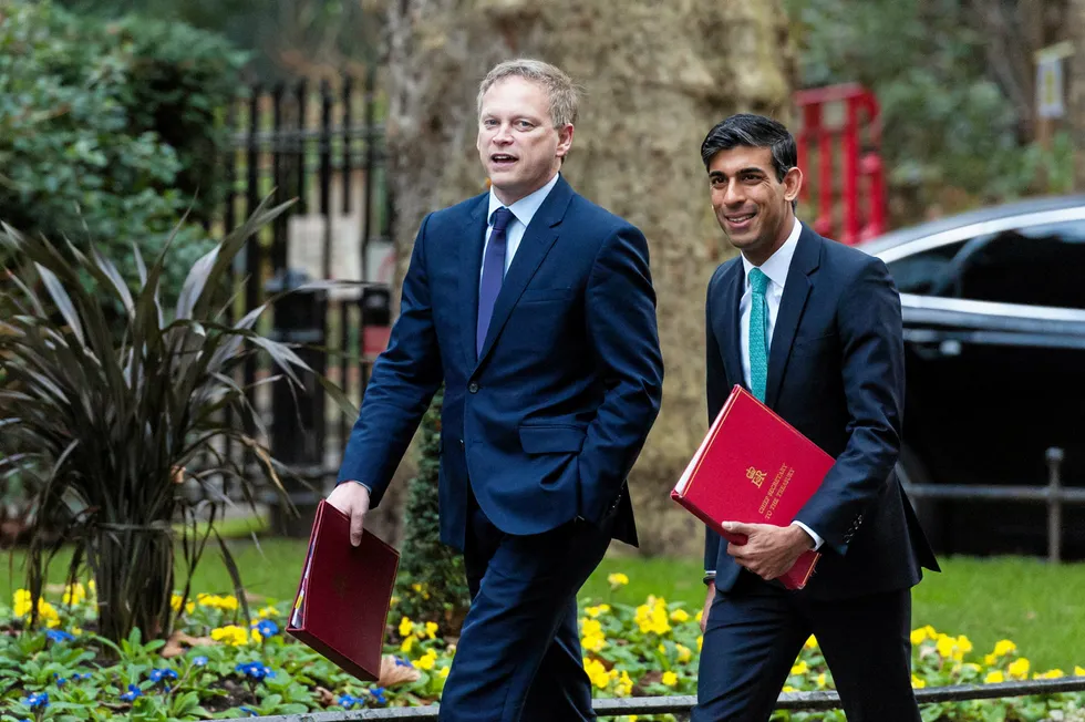 (l-r) British energy minister Grant Shapps and prime minister Rishi Sunak.