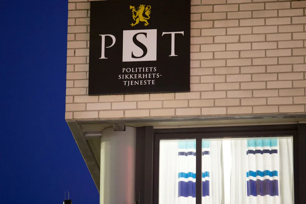 Politiets sikkerhetstjeneste (PST) skal granskes for tipshåndteringen før moské-angrepet i Bærum.